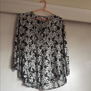 Fun 2 Fun Black and White Floral Relaxed Blouse